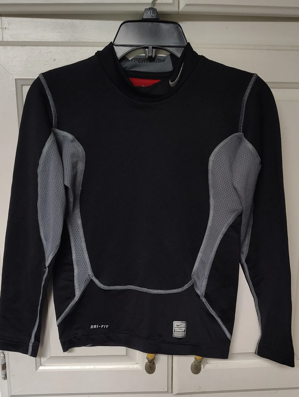 Nike Youth Black & Gray Long-Sleeve Dri-FIT Compression Shirts Size M